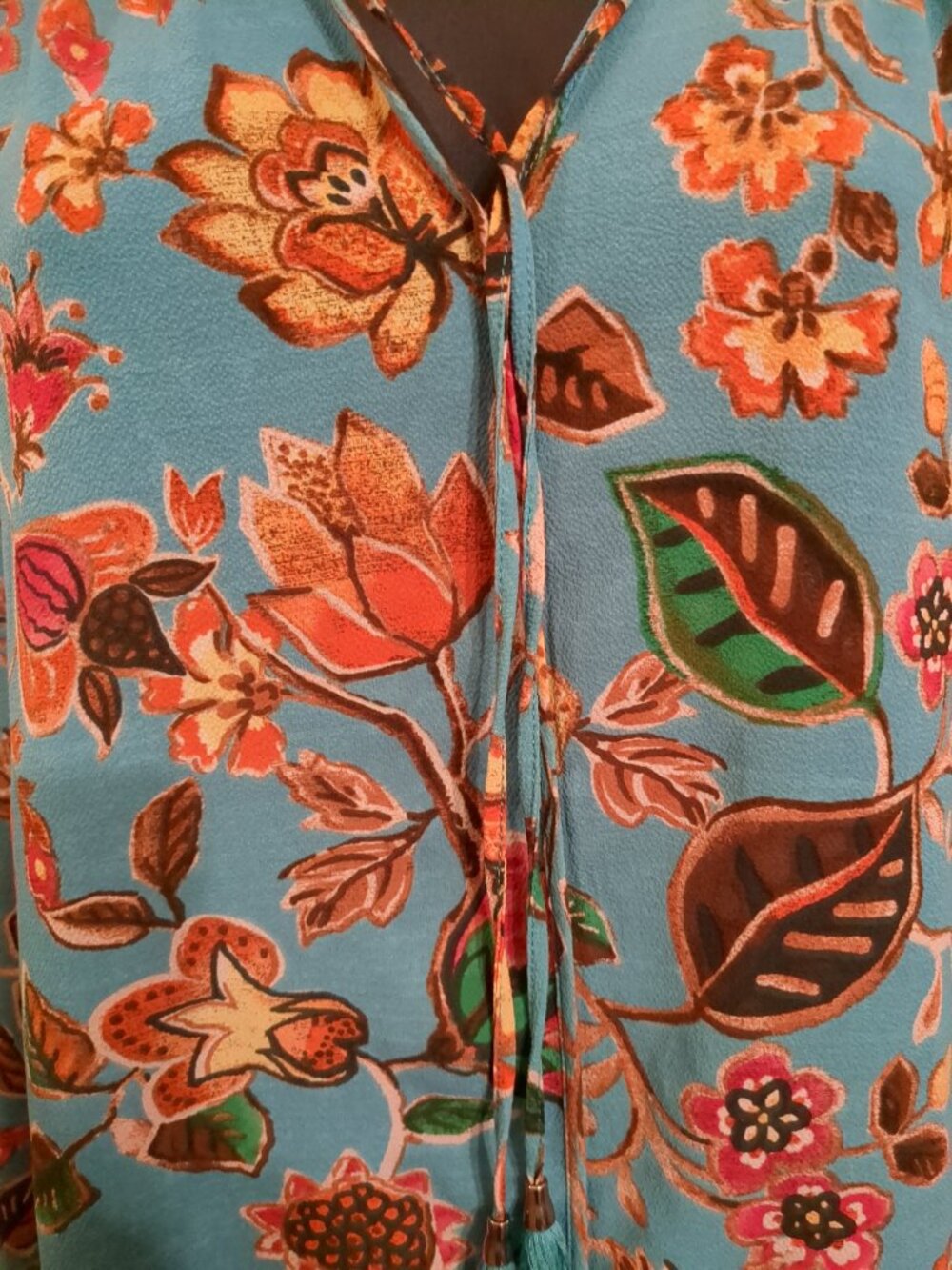 L 🏵 Sleeveless Summertime Floral Top with Tassels - Picture 5 of 14
